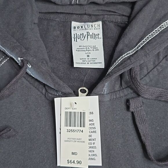587 NWT Harry Potter Hufflepuff Women's Zippered Hoodie Size Medium - Picture 3 of 7